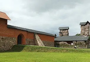 Кревский замок имел не две, а три башни: новое открытие белорусских археологов