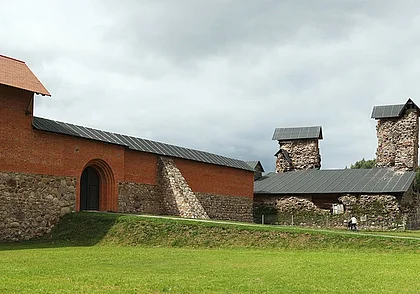 Кревский замок имел не две, а три башни: новое открытие белорусских археологов