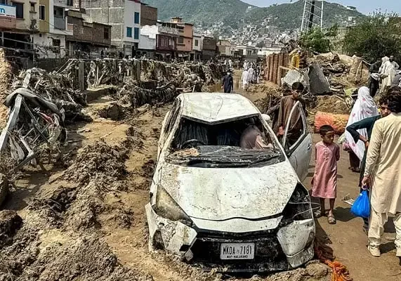 Более 300 человек погибли в Пакистане из-за ливней и наводнений