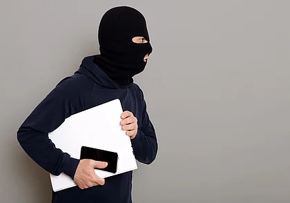 Могилевчанин украл со счета друга 1000 рублей