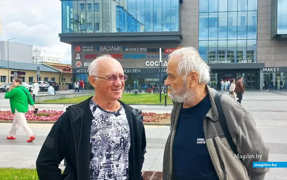 19.08.2025 Евгений Байков (справа) Сергею Войцеховичу: «А ты пел что-нибудь из «Deep Purple»?».