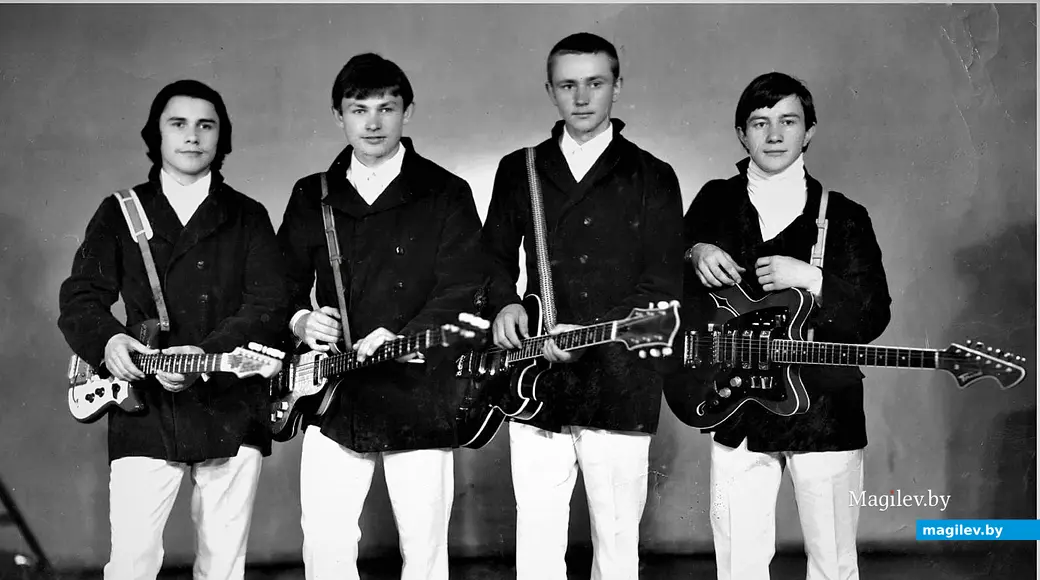 1Начало 1970-х, Могилев. ВИА «Катки». Крайний справа – Валера Катков, второй слева – Джоник (Евгений Корнеев).