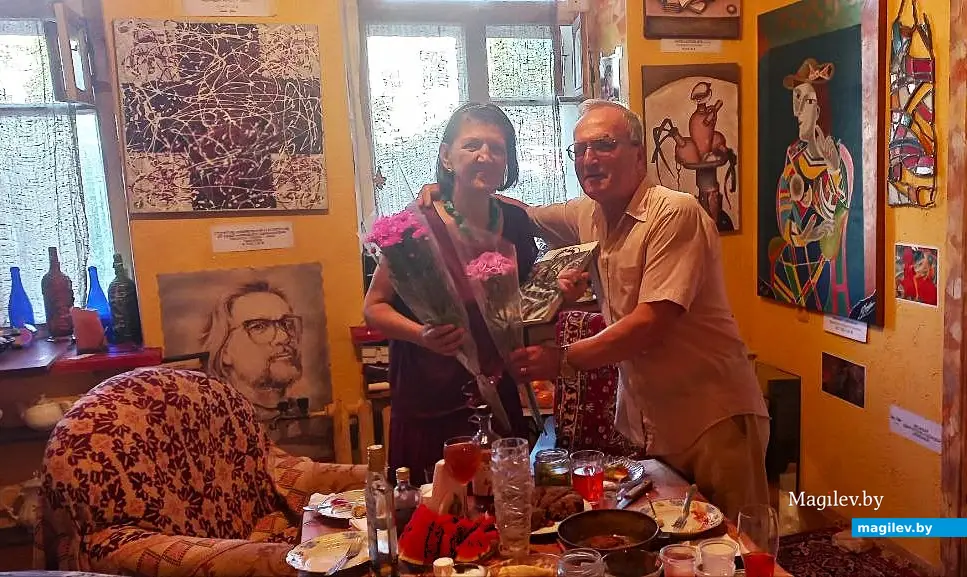 Август 2025, Могилев. Людмила Безрученко принимает поздравления с юбилеем.