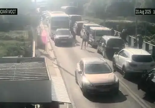 Более 4,6 тысяч авто стоят в очереди на въезд в Польшу