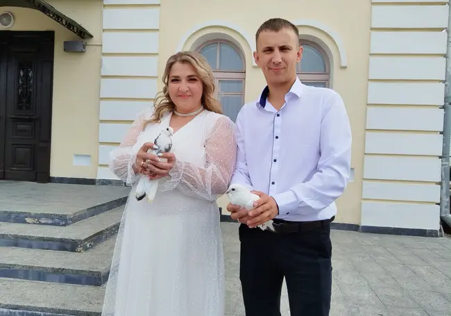 Предложение сделал через 2 месяца после знакомства. Свадебная пара недели