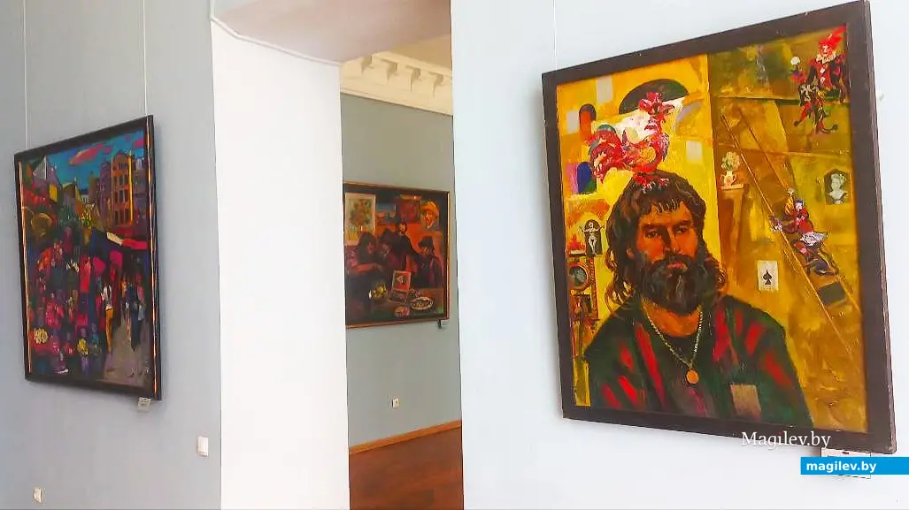 22.08.2025, Могилев, областной художественный музей имени Павла Масленикова. Открытие выставки. В зале с произведениями Владимира Корбакова.