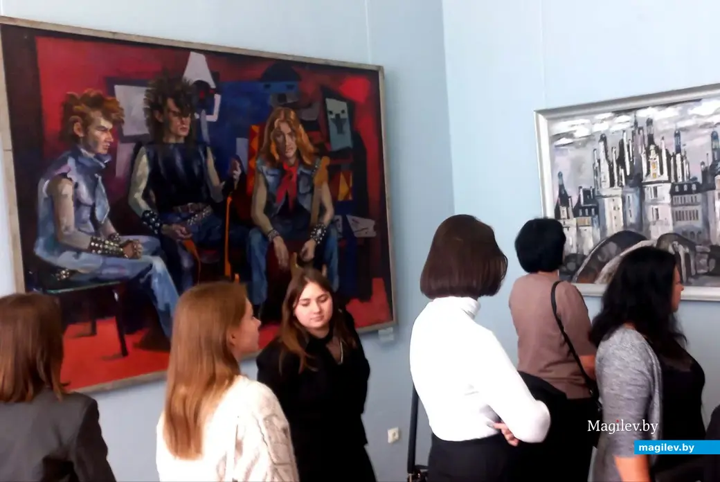 22.08.2025, Могилев, областной художественный музей имени Павла Масленикова. Открытие выставки. В зале с произведениями Владимира Корбакова.