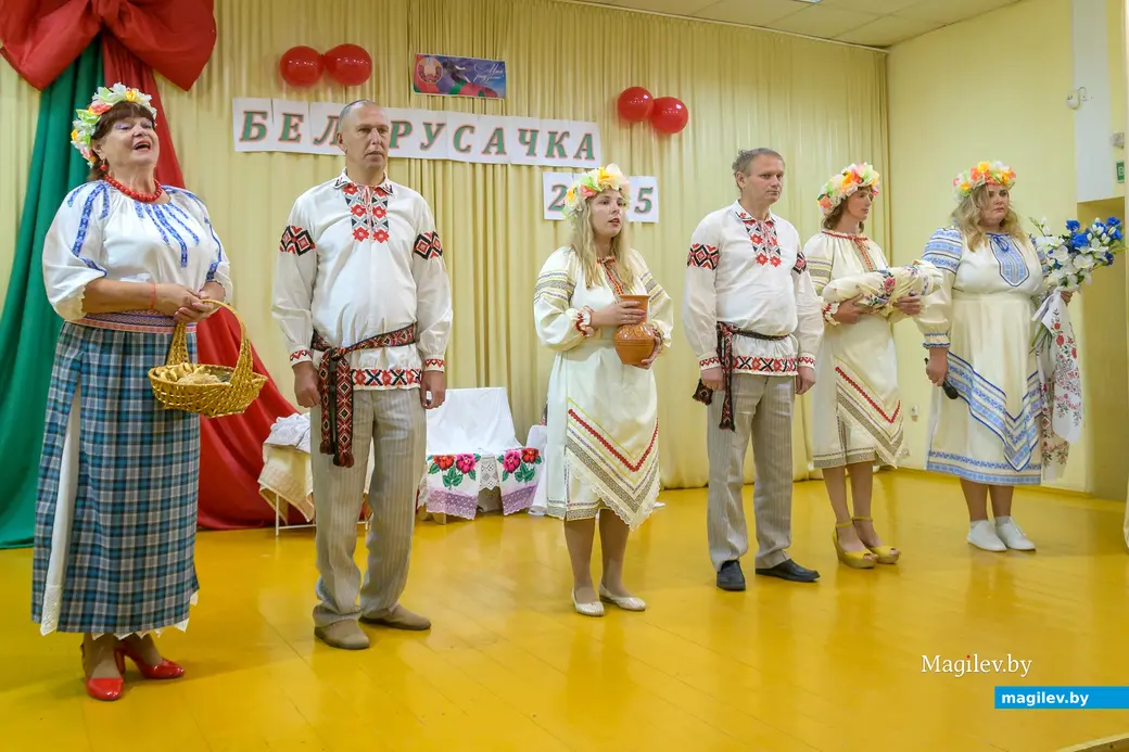 27.08.2025. Бобруйск. Межрайонный фестиваль творчества «Беларусачка-2025». «Беларускiя рушнiкi». Исполняет коллектив «Наследие» Кировского РЦСОН.