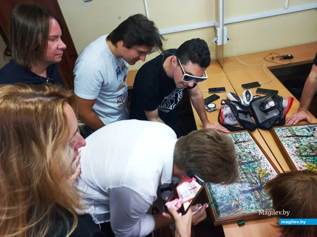 13.08.2025, Могилев. Рисуют участники группы «The Beatlove».