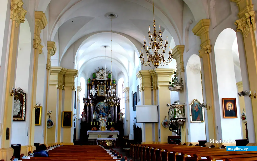 Август 2025 года. Город Глубокое. Витебская область. Внутреннее убранство костела.