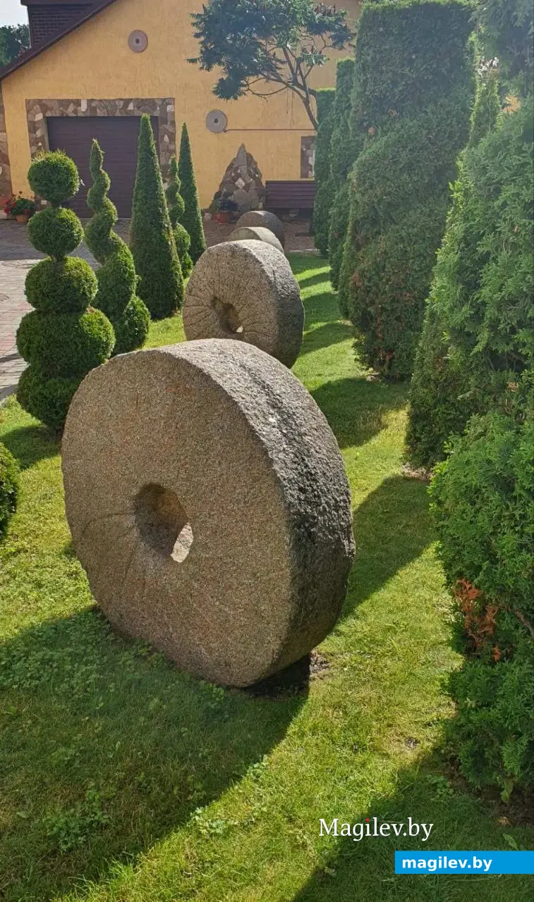 Август 2025 года. Город Глубокое. Витебская область. Усадьба Якимович.. Фото Эльвиры Карпенко.