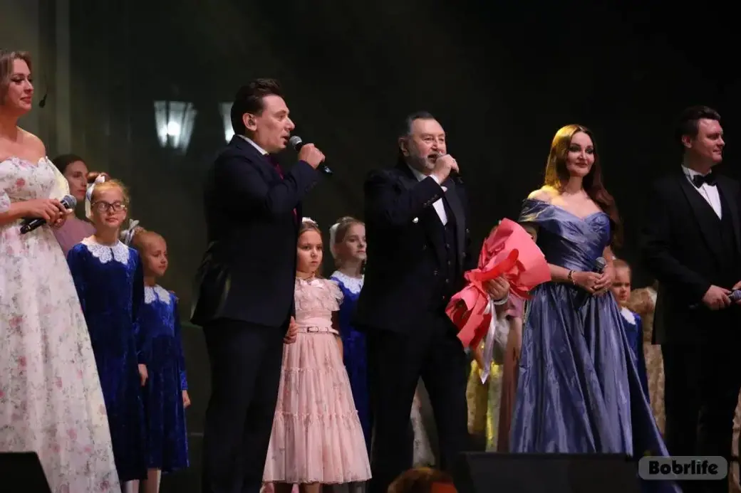 30 августа 2025 года. Духовно-просветительский молодежный фестиваль «Добрыя людзi». Выступают Руслан Алехно и Анатолий Ярмоленко. Фото: bobrlife.by.