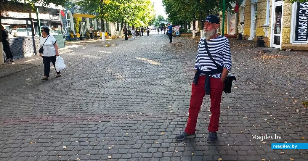 Август 2025 года, Могилев, ул. Ленинская. Борис Борщ: «Ну, что ж, пройдемся по родным местам».