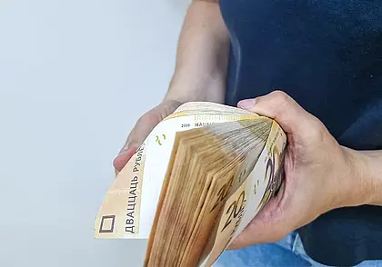 В Могилеве медицинский регистратор на рабочем месте присвоила почти 86 тысяч рублей