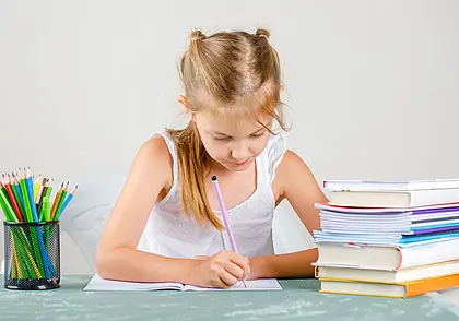 Нужно ли школьникам покупать дополнительные рабочие тетради: разъяснили в Минобразования