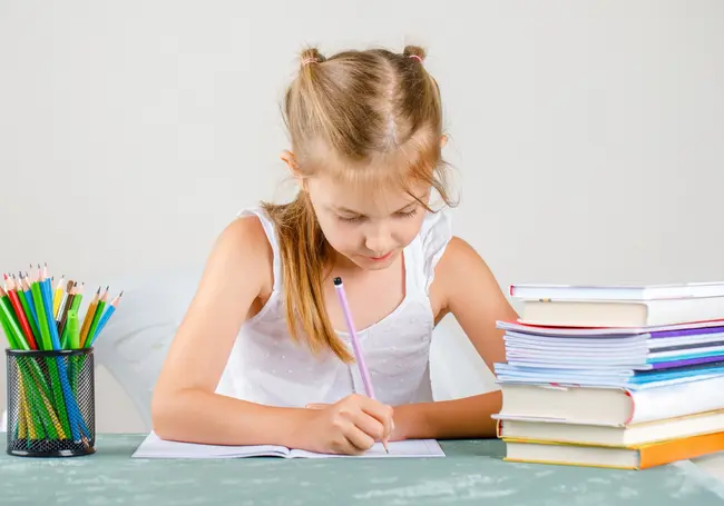 Нужно ли школьникам покупать дополнительные рабочие тетради: разъяснили в Минобразования