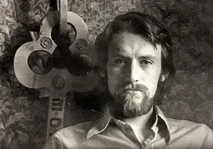 Могилевский художник Игорь Гришин и аплодисменты, стоя на одной ноге