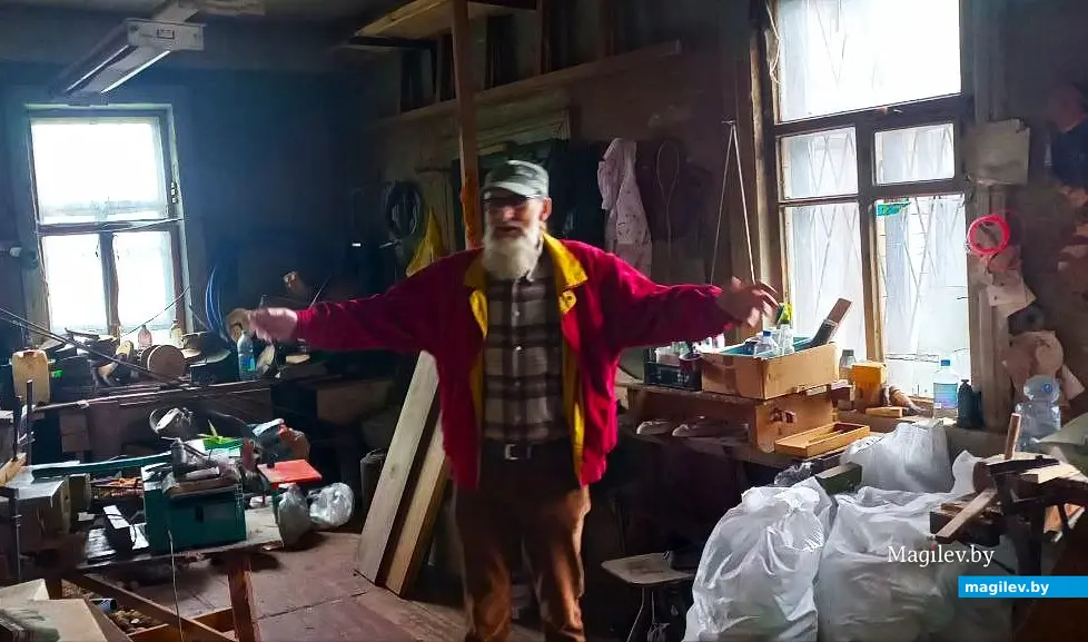 Август 2025 года, Могилев. В мастерской у Игоря Гришина.