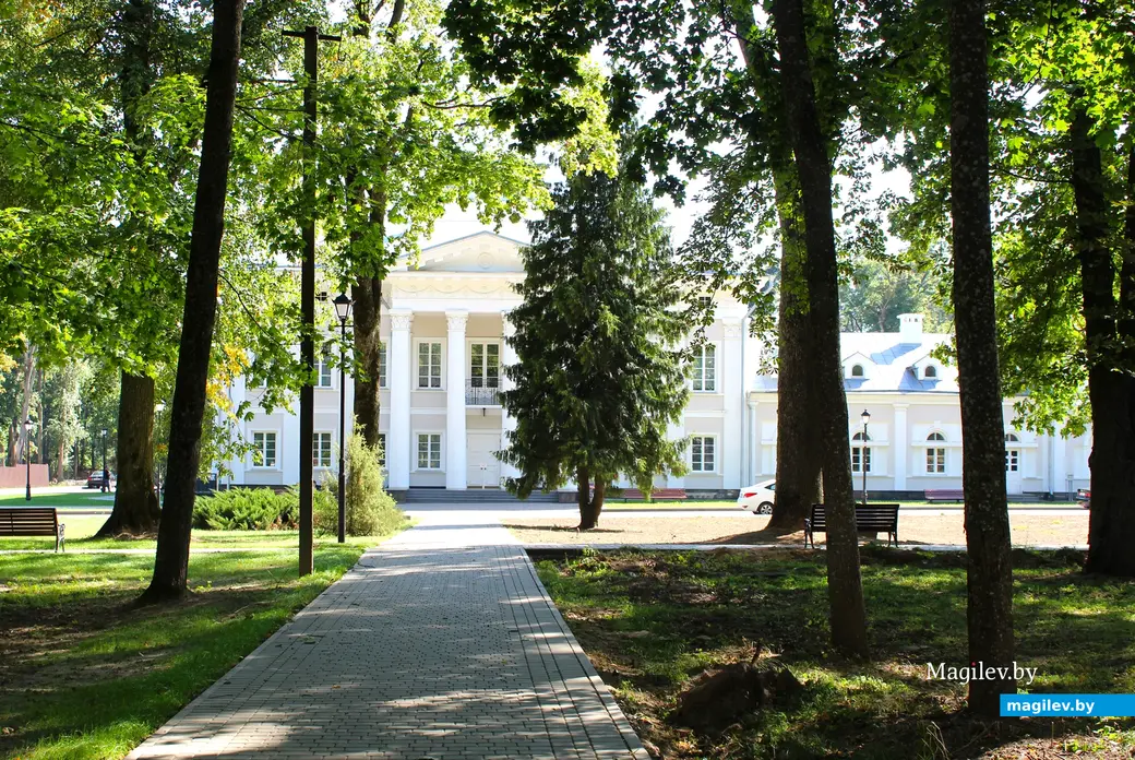 31 августа 2025 года. Дворцово-парковый комплекс Булгаков в Жиличах. Кировский район Могилевской области.