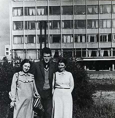 1981-й год. Могилев. У Дома быта.
