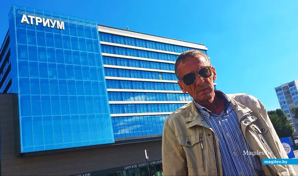 01.09.2025, Могилев. Дмитрий Гребенников возле «Атриума».