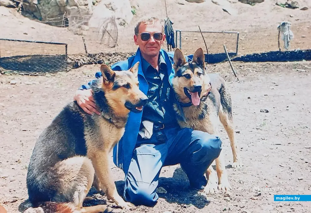 1990-е годы. Дмитрий Гребенников в одном из альпинистских походов.