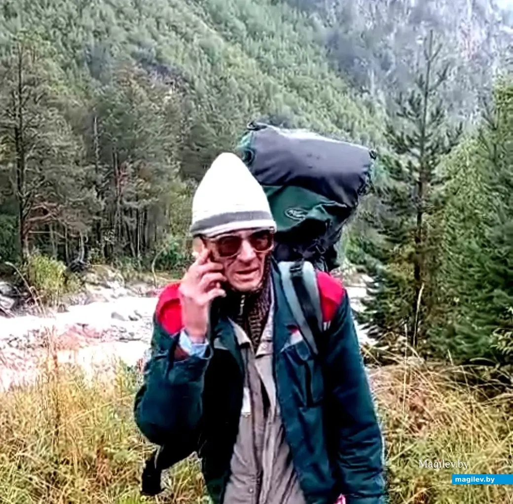 09.09.2025, Центральный Кавказ. Дмитрий Гребенников к восхождению готов. Но погода его не вдохновляет (скриншот видео).