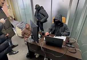 В Беларуси провели первую операцию против мошеннических колл-центров (видео)