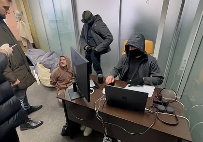 В Беларуси провели первую операцию против мошеннических колл-центров (видео)