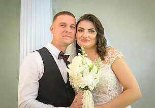 «Полюбил за вредность! Легких путей мы не ищем». Свадебная пара недели в Бобруйске