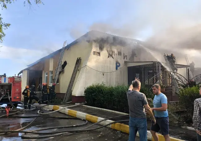 В Бобруйске горело кафе «Авиатор». Фото и видео