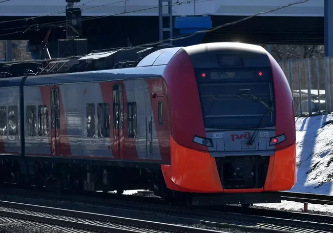 Поезд Москва-Минск столкнулся с автомобилем в Смоленской области: пассажиры не пострадали