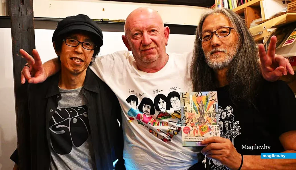  2025, Япония, Токио. Слава с участниками битловского фан-клуба.