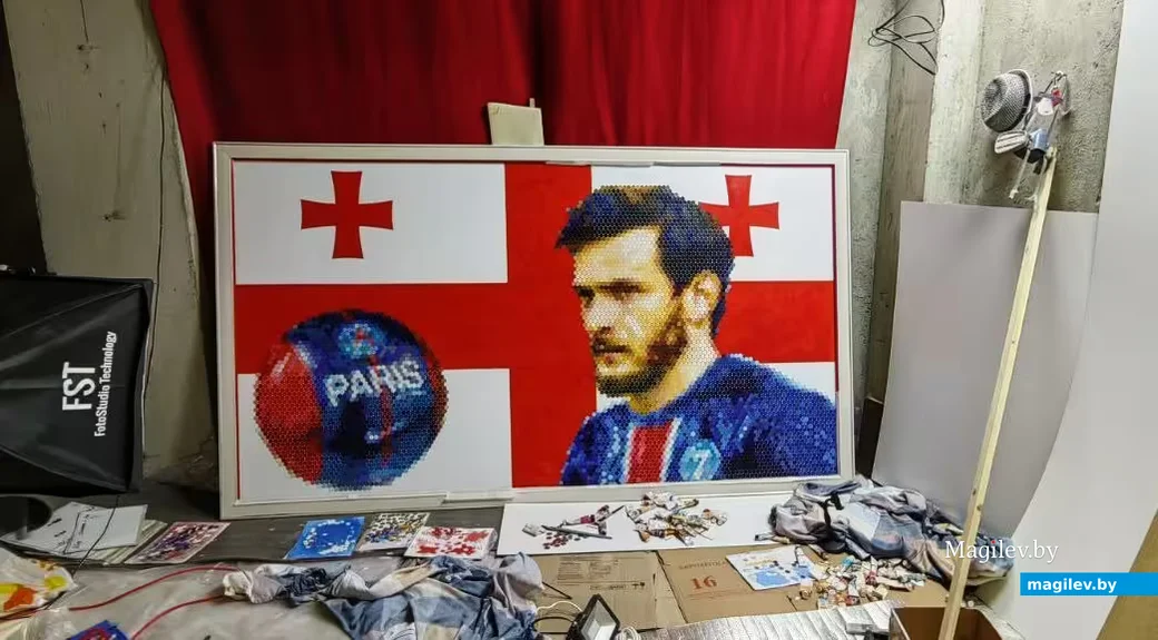  2026, Грузия, Батуми. Портрет Хвичи Кварцхелия почти готов.