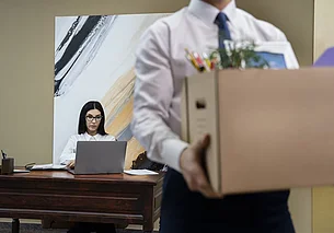 Могут ли уволить с работы за совершение административного правонарушения: спросили у юриста