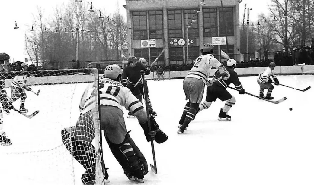 Хоккейный матч в Бобруйске на стадионе «Спартак», 1983г. 