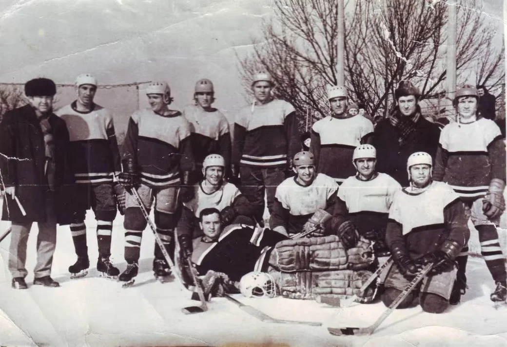 Бобруйский «Строитель» чемпион Беларуси 1975. Слева Геннадий Штейнбук, третий справа стоит