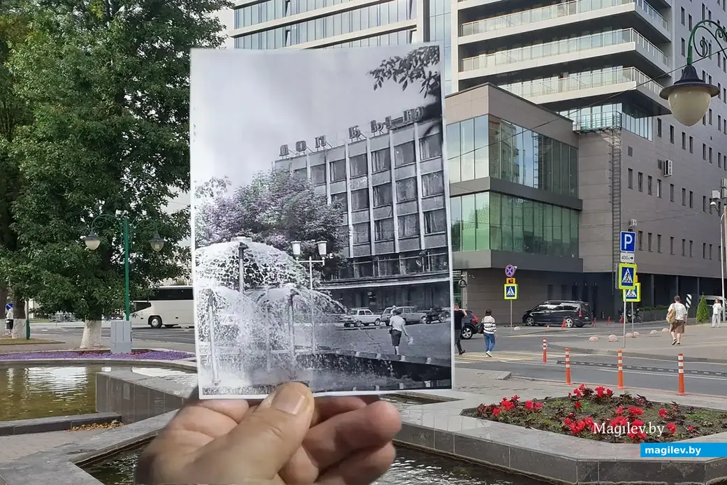 Вот так должно было выглядеть логично совмещенное фото торца некогда существовавшего Дома быта и нынешнего «Атриума». Фото Александра Капенкина.