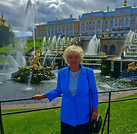 Людмила Николаевна Бочарова. Август, 2025 г. Петергоф. Фото из личного архива.