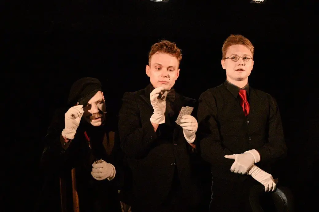 Комедия «Игроки» Могилевского драмтеатра. Фото предоставлено Могилевским драмтеатром.