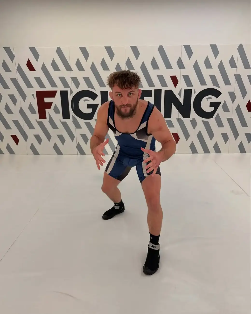 Наш герой не стал олимпийским чемпионом в некогда выбранном виде спорта, но борьбу до сих пор называет своей базой.