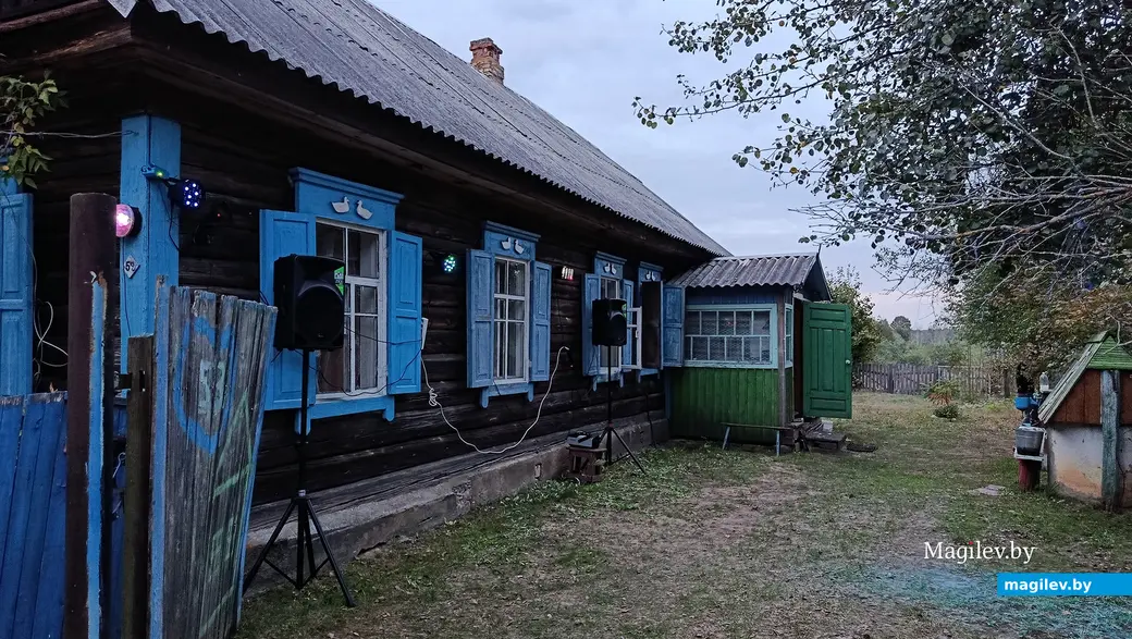 Сентябрь 2025 г. Сельская дискотека под открытым небом в деревне Зеленковичи Глусского района.