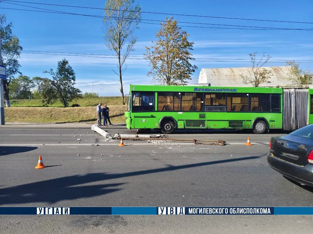 В Могилеве столкнулся маршрутный автобус и легковой автомобиль. Фото ТК-Милиция Могилевщины.