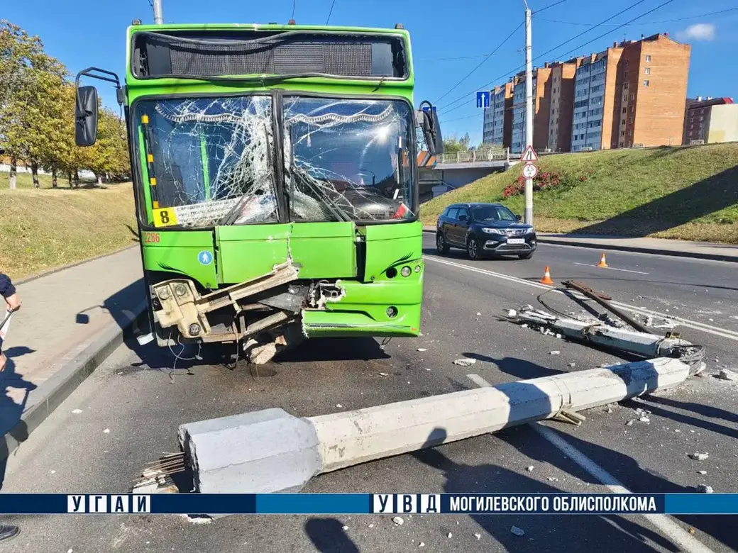 В Могилеве столкнулся маршрутный автобус и легковой автомобиль. Фото ТК-Милиция Могилевщины.