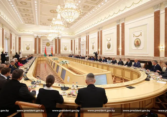 Лукашенко предложил создать пантеон национальных героев