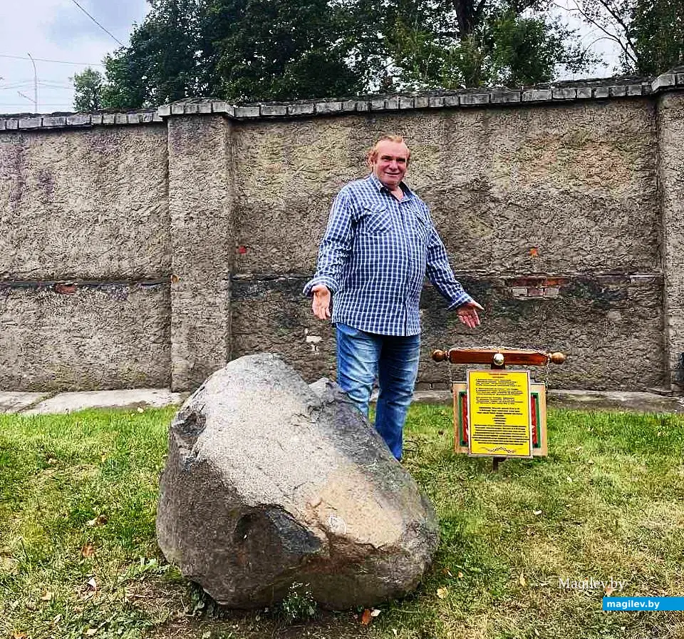 17.09.2025. Могилев, «Арт-ЦУМ». Виктор де Буга к презентации «Змеиного камня» готов.