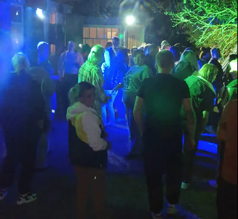 Сентябрь 2025 г. Сельская дискотека под открытым небом в деревне Зеленковичи Глусского района.