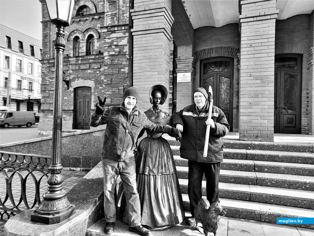 2022 год, Могилев. У драмтеатра.