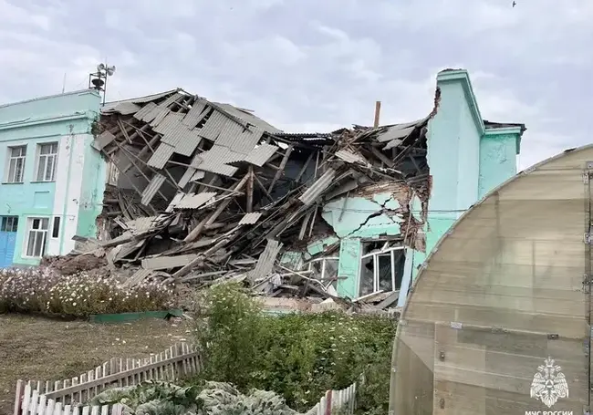 В Новосибирской области России рухнула часть здания школы