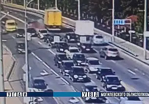 В Могилеве легковушка выехала на встречку и врезалась в грузовик